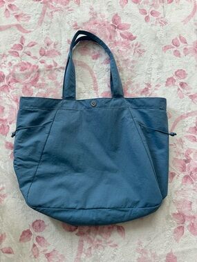 lululemon athletica Slate Blue Tote with Dual Shoulder Straps side clinch bag